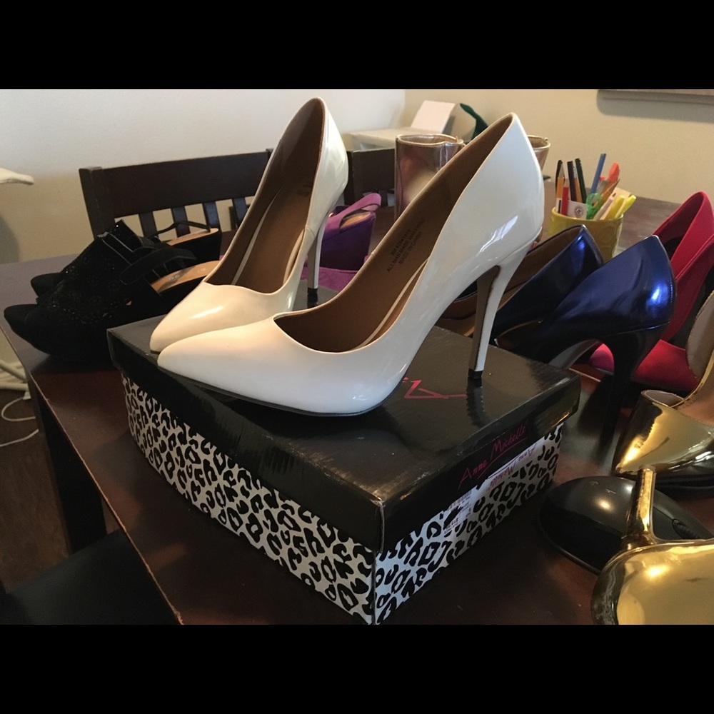 Heels size 6, 6.5, 7, 8 , & 9
